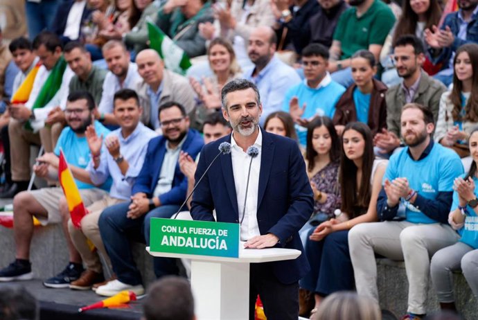 Ramón Fernández Pacheco, número uno de la lista del PP por la provincia de Almería, durante el acto de cierre de campaña