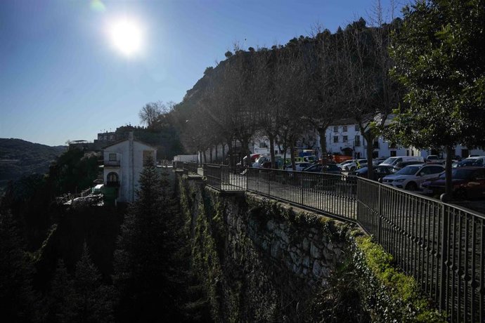 Archivo - Calle de Grazalema (Cádiz) normalizando su estampa tras haber sido escenario de graves inundaciones por el pasado temporal. A 20 de febrero de 2026 en Grazalema, Cádiz (Andalucía, España). El consejero de Sanidad, Presidencia y Emergencias, Anto