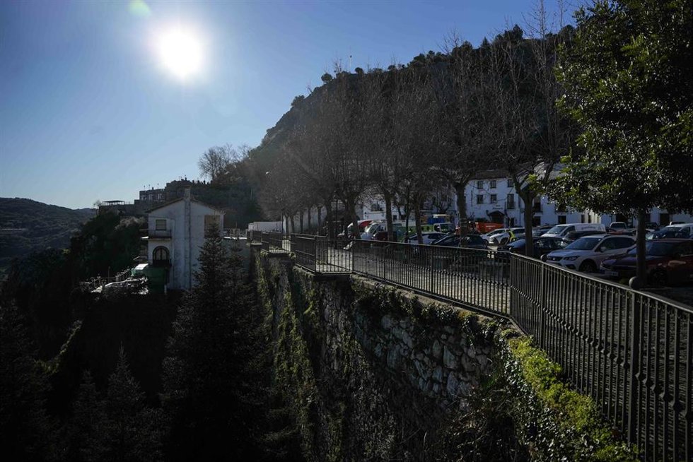 Archivo - Calle de Grazalema (Cádiz) normalizando su estampa tras haber sido escenario de graves inundaciones por el pasado temporal. A 20 de febrero de 2026 en Grazalema, Cádiz (Andalucía, España). El consejero de Sanidad, Presidencia y Emergencias, Anto