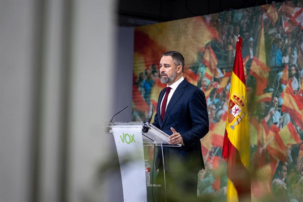 Archivo - El presidente de VOX, Santiago Abascal, valora los resultados de las elecciones en una rueda de prensa, en la sede nacional del partido, a 22 de diciembre de 2025, en Madrid (España).