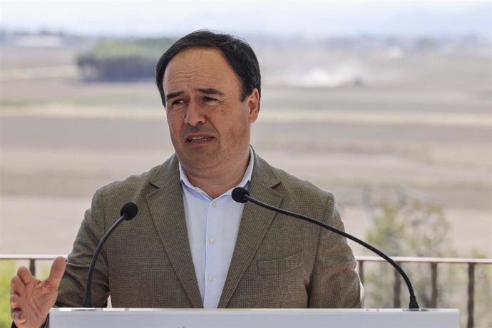 Archivo - El presidente de la Generalitat valenciana, Juanfran Pérez Llorca, durante una rueda de prensa.