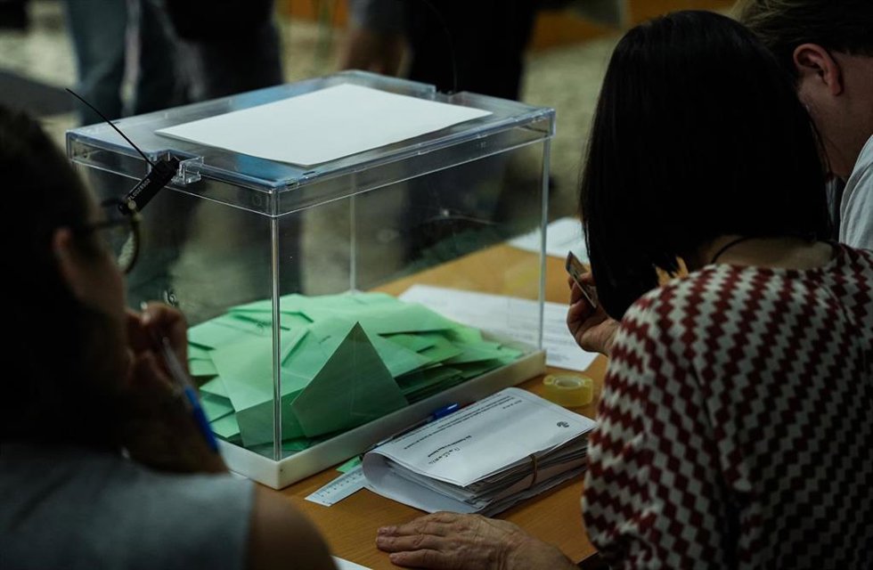 Imágenes de la jornada electoral en Andalucía . A 17 de mayo de 2026 en Sevilla, Andalucía (España). 