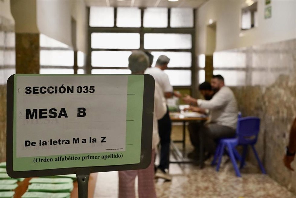 Imágenes de la jornada electoral del 17 de mayo en Andalucía.