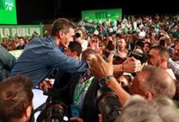 Sánchez felicita a Moreno por el resultado y aplaude a Montero por "una gran campaña"