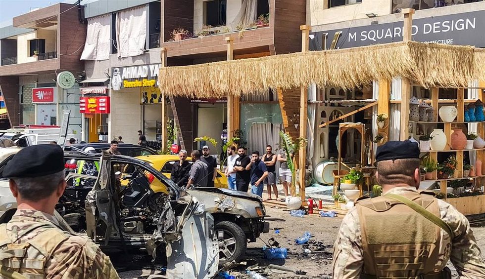 Un coche destrozado tras un ataque contra el sur de Líbano. Imagen de archivo