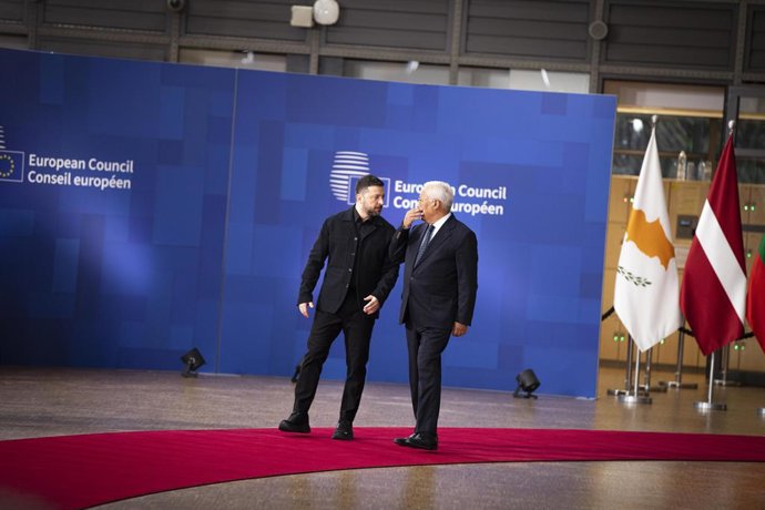 Archivo - Arquivo - 23 de outubro de 2025, Bruxelas, Bélgica: Volodymir Zelensky e António Costa. Os chefes de Estado reuniram-se hoje na capital belga para uma cúpula europeia com o objetivo de discutir o reforço da segurança militar da Europa.