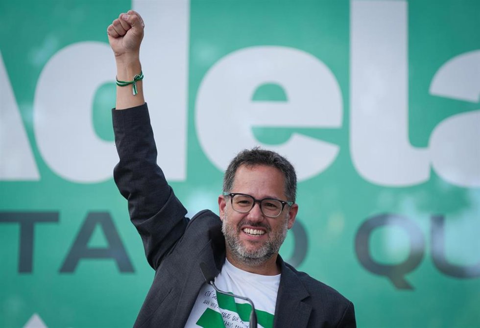 El candidato de Adelante Andalucía a la Presidencia de la Junta, José Ignacio García (c) durante el acto de cierre de campaña celebrado en la capital andaluza. A 15 de mayo de 2026 en Sevilla (Andalucía, España) 