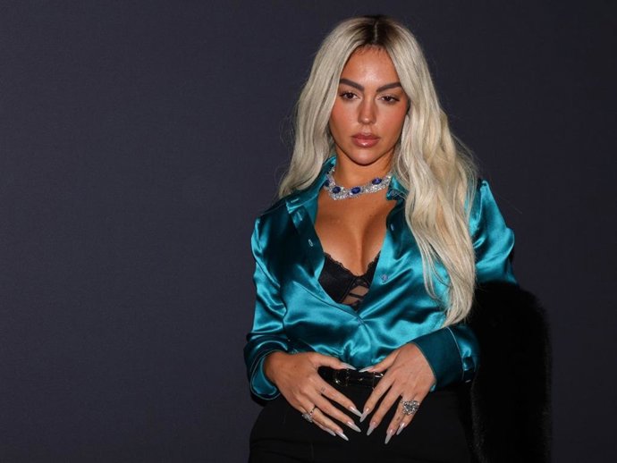 Georgina Rodríguez cambia radicalmente de look en Cannes con un rubio platino ideal para iluminar el rostro