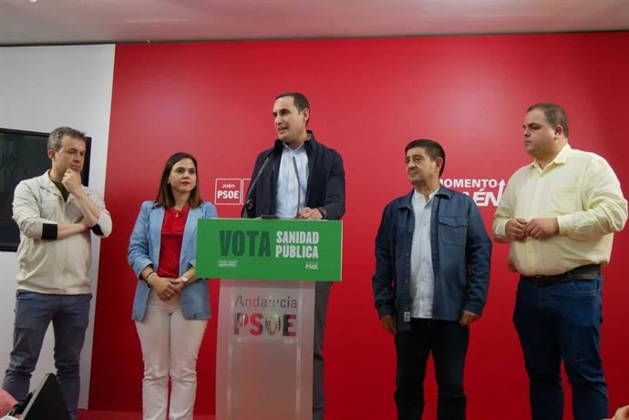 Comparecencia del secretario general del PSOE de Jaén, Juan Latorre, en la noche electoral