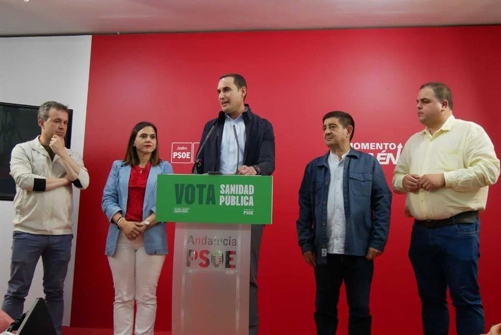 Comparecencia del secretario general del PSOE de Jaén, Juan Latorre, en la noche electoral