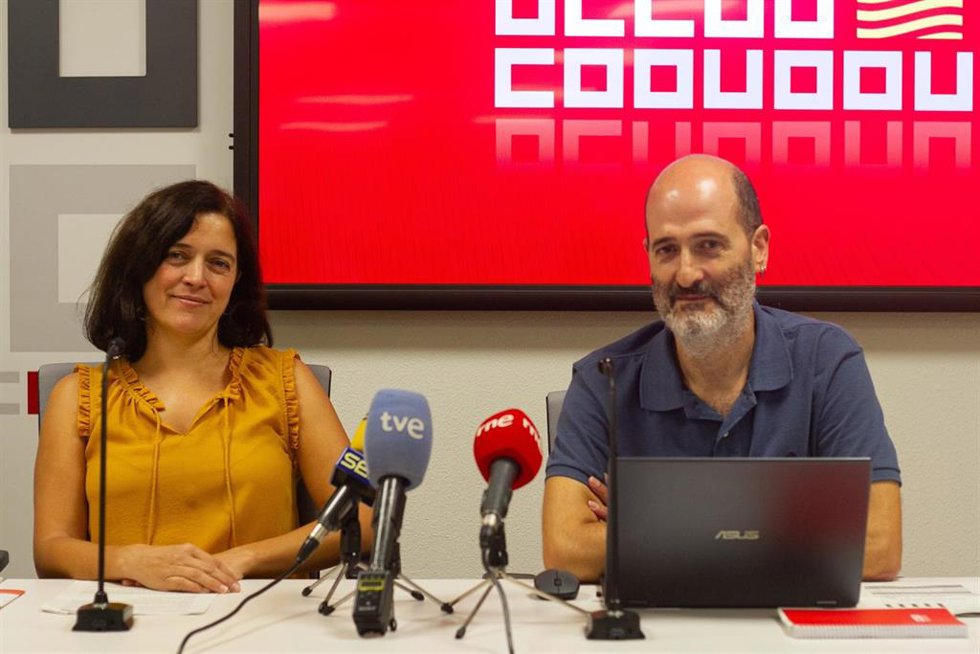 Archivo - Imagen de archivo de la secretaria de organización de COO en la DGA, Tania González  y el secretario general de CCOO en la DGA, Francisco José González. 