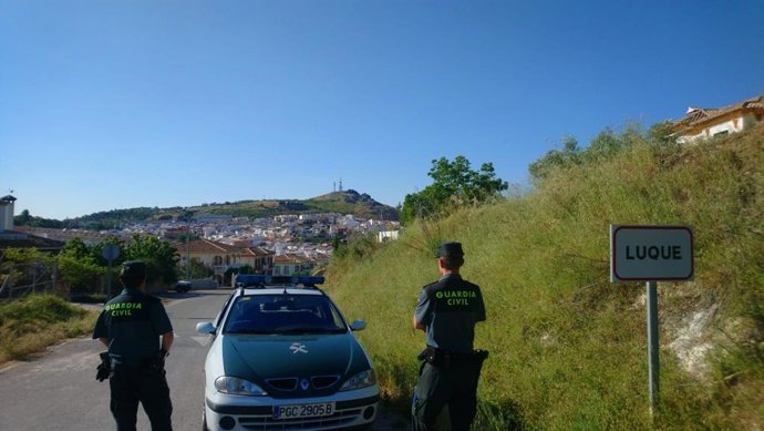 Archivo - Agentes de la Guardia Civil en Luque (Córdoba).