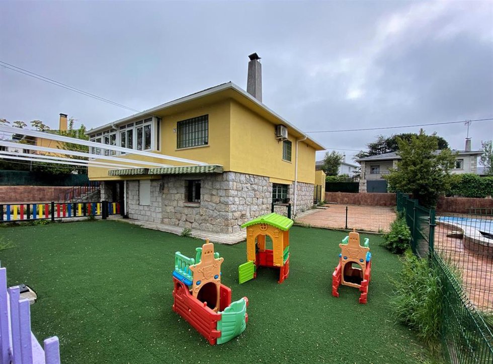 Archivo - Parque y zonas exteriores pertenecientes a una escuela infantil