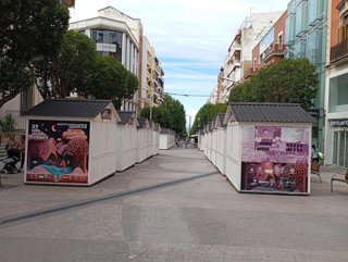 Archivo - Casetas par ala Feria del Libro en la calle Roldán y Marín/Archivo