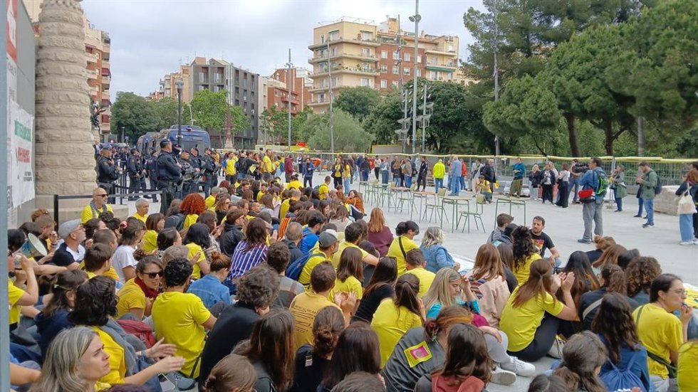 Docentes ante la Sagrada Familia