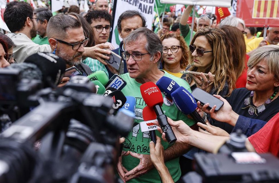 El representante del sindicato STEPV en la Comunitat Valenciana, Marc Candela, ofrece declaraciones a la prensa en la Comunitat Valenciana, a 15 de mayo de 2026, en Valencia, Comunidad Valenciana (España). 