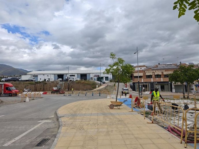 Estepona reanuda las obras de la glorieta de José Martín Méndez, que avanzan hacia su fase final