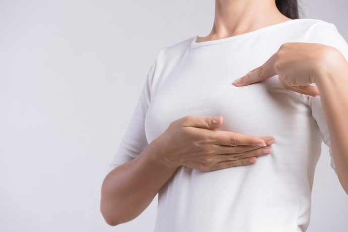 Archivo - La comunicación del diagnóstico y el inicio del tratamiento, "momentos pico de miedo" en cáncer de mama, según expertas