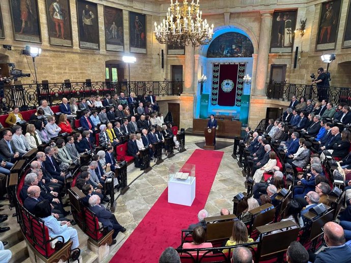 El Lehenedakari, Imanol Pradales, en el acto conmemorativo del 500 aniversario del Fuero de Bizkaia, en la Casa de Juntas de Gernika