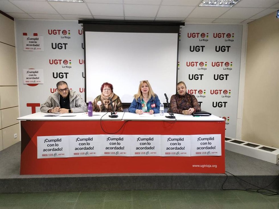 Representantes de los sindicatos negociadores del convenio colectivo de residencias y centros de día de La Rioja -CCOO, CSIF, UGT y USO- en comparecencia de prensa