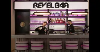 Casa Cupra Raval programa 'afterworks' en el espacio gastronómico Rev El Bar en Barcelona