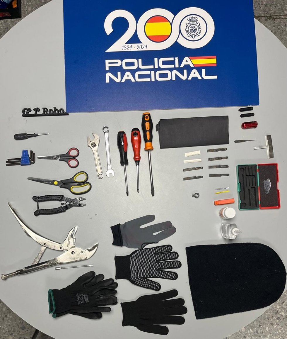 Efectos sustraídos en robos en el barrio sevillano de Triana.