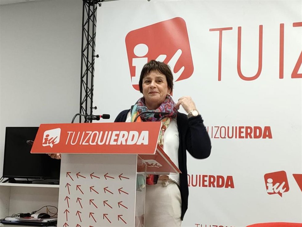 La portavoz de IU La Rioja, Henar Moreno, en comparecencia de prensa