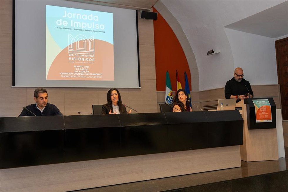 Reunión para impulsar el proyecto de red de cooperación de los Conjuntos Históricos de la provincia de Cáceres