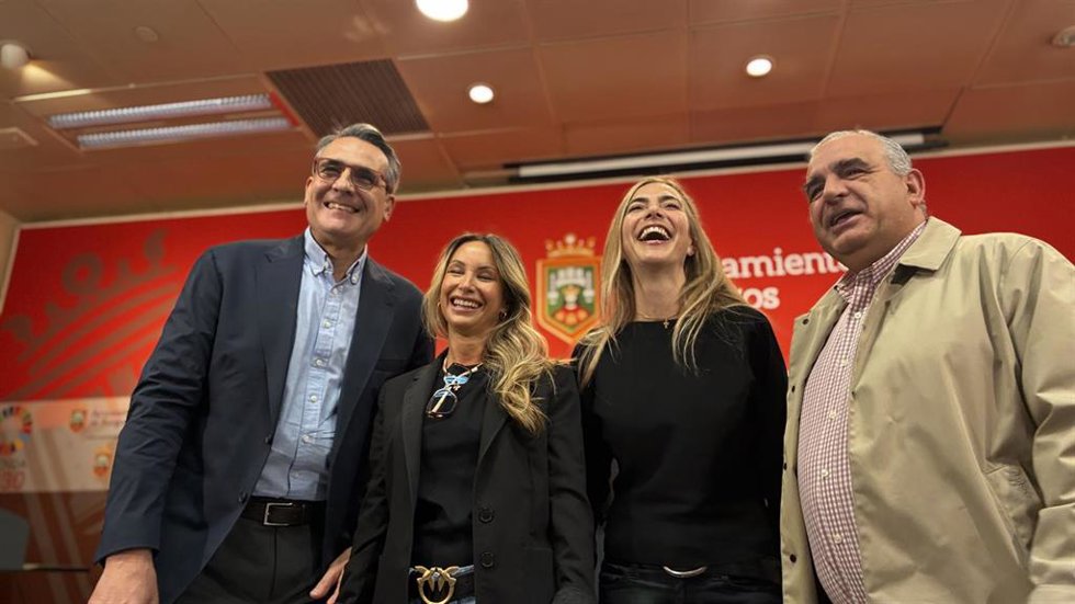 Representantes de LaLiga, el Burgos CF y la concejala del Ayuntamiento de Burgos, Carolina Álvarez