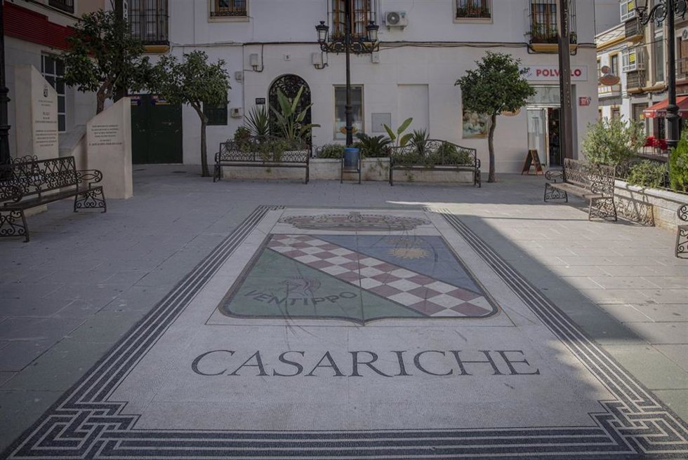 Archivo - La plaza Alcalde Jose Ramón Parado Cano de Casariche, en foto de archivo.