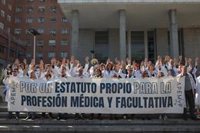 Médicos madrileños arrancan la cuarta semana de huelga por el Estatuto Marco con críticas por la falta de diálogo