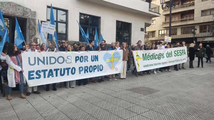 Archivo - Movilización médicos en Asturias.