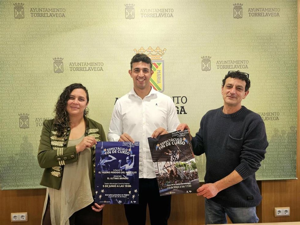 El concejal Nacho Gozález y los responsables de la Escuela Municipal de Circo, Elena Umlauff y Javier Amigo