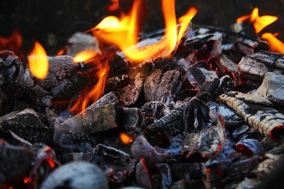 Fuego y ceniza