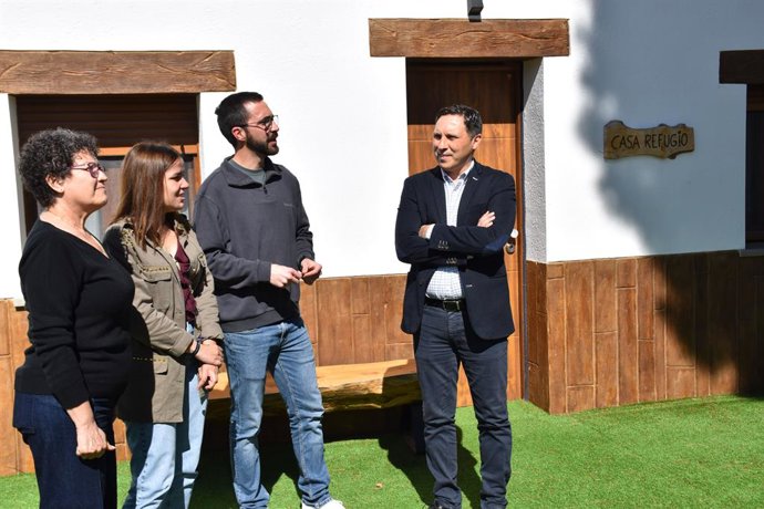 El presidente de la Diputacion de Cuenca, Álvaro Martínez Chana, en La Pesquera.