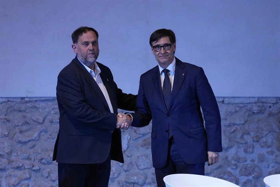 El presidente de la Generalitat, Salvador Illa, y el presidente de ERC, Oriol Junqueras