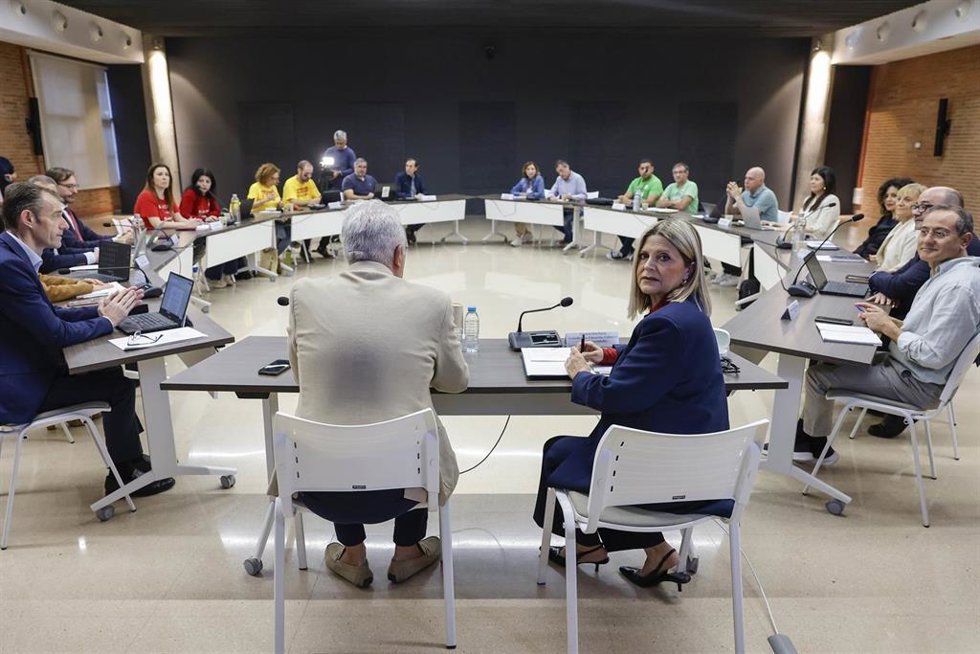 La consellera de Educación, Cultura y Universidades de la Generalitat Valenciana, Carmen Ortí, durante una reunión con los sindicatos del ámbito, en la Conselleria de Educación, Cultura y Universidades, a 14 de mayo de 2026, en Valencia