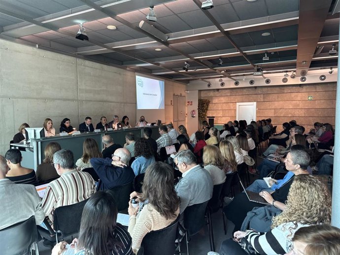 El conseller de Educación y Universidades, Antoni Vera, en la reunión con los directores de los centros de secundaria de Mallorca