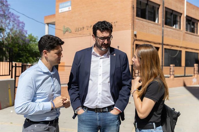 El viceportavoz del Grupo Parlamentario Socialista en la Asamblea Regional, Juan Andrés Torres, y el portavoz del Grupo Municipal Socialista, Ginés Riuz Maciá