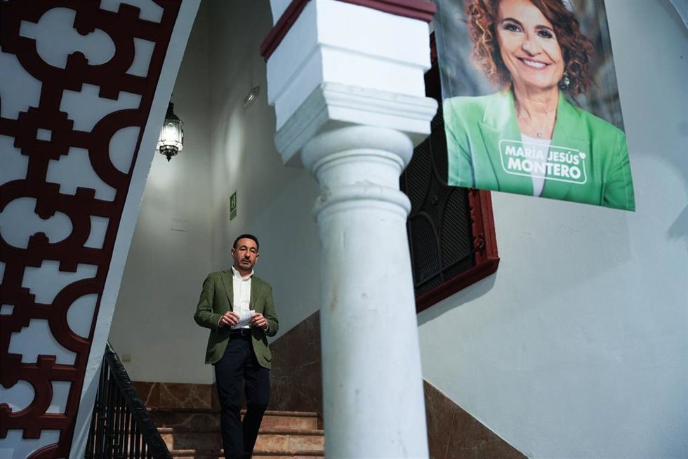 El secretario de Comunicación y director de campaña del PSOE-A, Fernando López Gil, a su llegada a la rueda de prensa posterior a la reunión de la Comisión Ejecutiva Regional (CER) para analizar los resultados del 17M. A 18 de mayo de 2026 en Sevilla (And