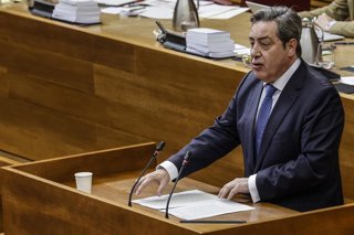 El síndic del grup parlamentari VOX, José María Llanos, durant una sessió de control, en Les Corts Valencianes, a 30 d'abril del 2026, a València