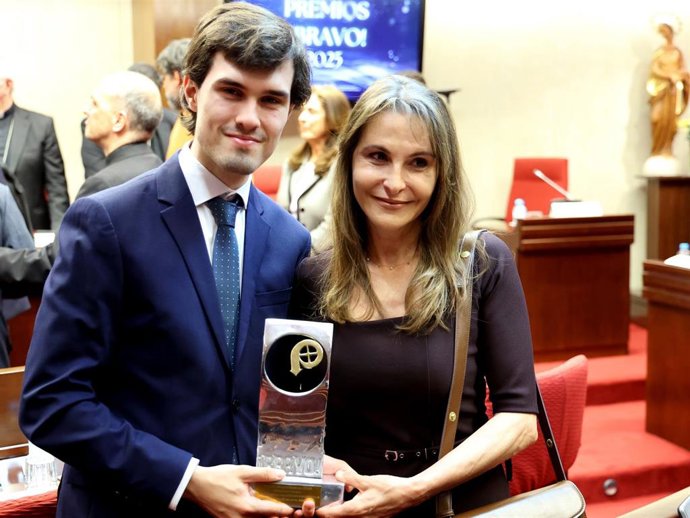 Ángela Rodrigo y Fernando Ónega Rodrigo durante la entrega de los Premios ¡Bravo'