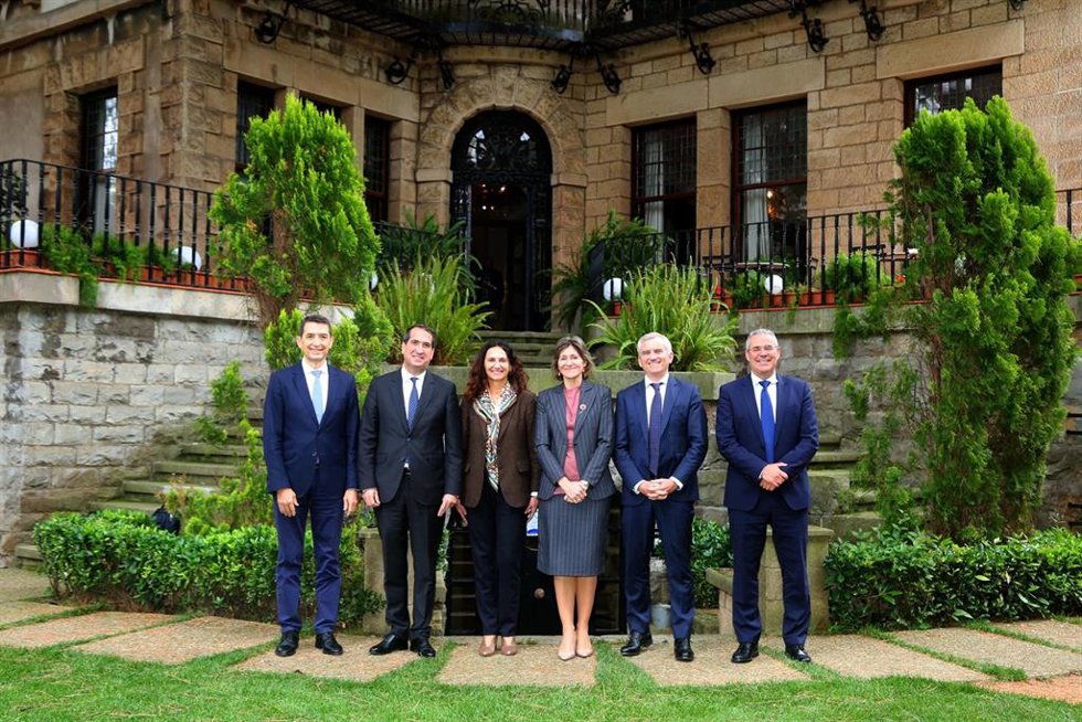 Rafael Doménech, responsable de análisis económico de BBVA Research; Peio Belausteguigoitia Country manager de BBVA en España; Elena López Nieto, Directora Regional Norte de BBVA; Marta Alonso, Directora Territorial Norte de BBVA; José García Casteleiro,