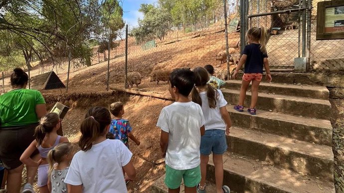 Menores visitan el parque cinegético de El Ronquillo.