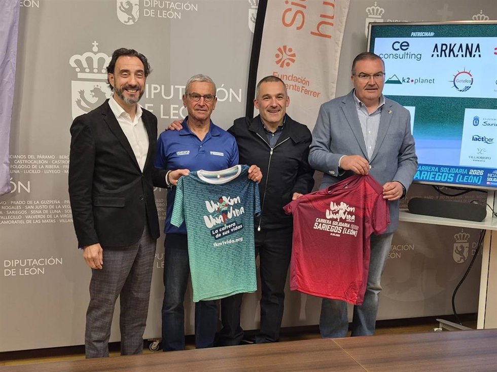 Presentación de la II Carrera Solidaria 'Un Km, una vida' que se celebrará el 31 de mayo en Sariegos (León), organizada por la Fundación Vicente Ferrer.