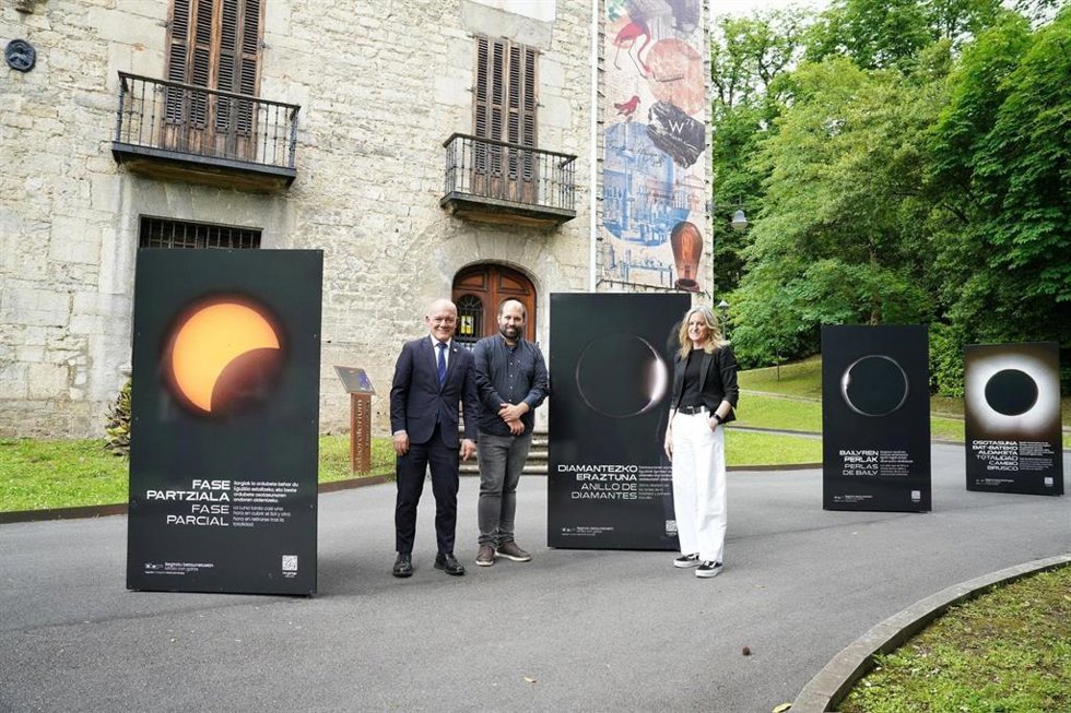 El Museo Laboratorium de Bergara acoge la muestra 'El día de los dos atardeceres', sobre el eclipse solar de agosto