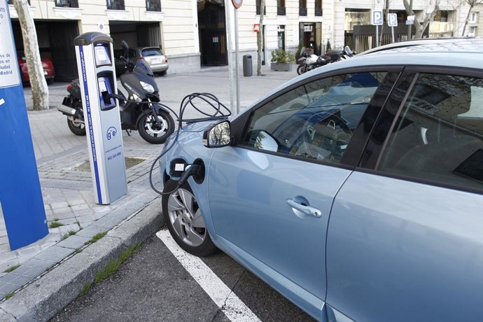 Archivo - Coche eléctrico