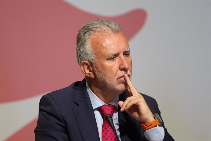 El ministro de Política Territorial y Memoria Democrática, Ángel Víctor Torres, durante la sesión constitutiva de la Comisión Nacional para la conmemoración del Centenario de la Generación del 27, en el Círculo de Bellas Artes.