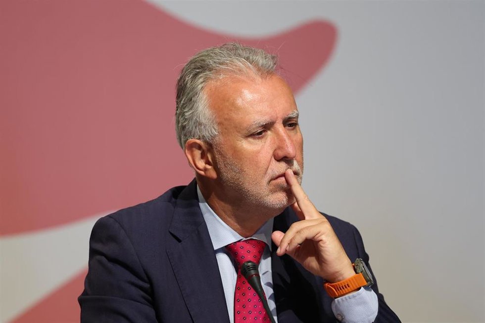 El ministro de Política Territorial y Memoria Democrática, Ángel Víctor Torres, durante la sesión constitutiva de la Comisión Nacional para la conmemoración del Centenario de la Generación del 27, en el Círculo de Bellas Artes.