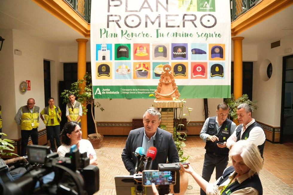 El consejero de Sanidad, Presidencia y Emergencias en funciones, Antonio Sanz, informa sobre el Plan Romero.